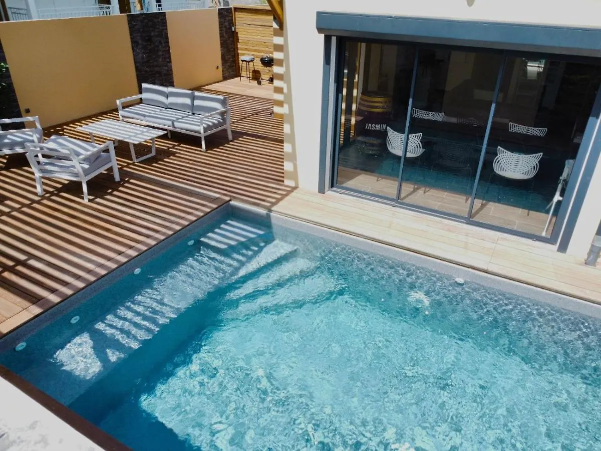 Les Villas Jasmin Standing Piscine Chauffee Jacuzzi 5 Ch 14 Pers Baie-Mahault