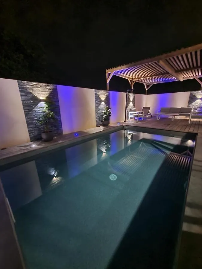 Les Villas Jasmin Standing Piscine Chauffee Jacuzzi 5 Ch 14 Pers Baie-Mahault
