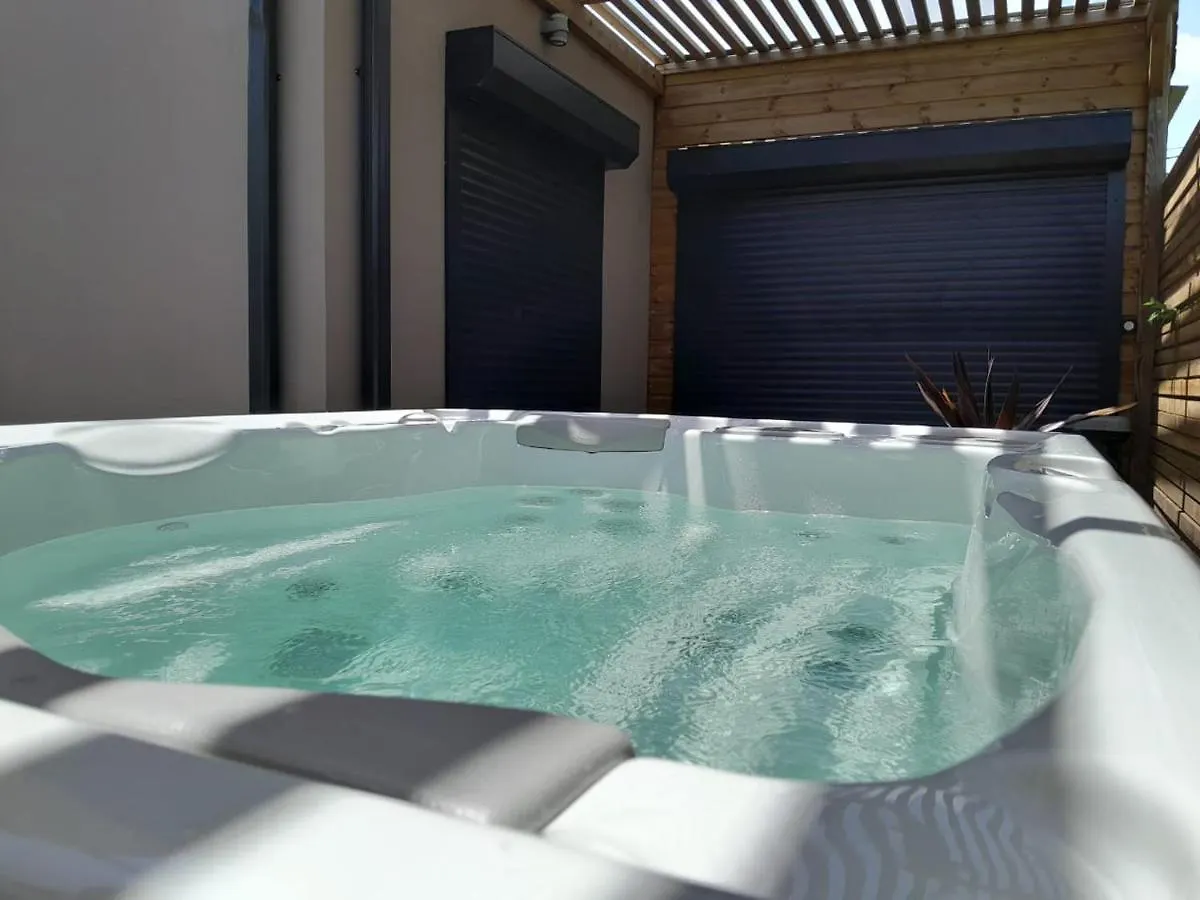 Les Villas Jasmin Standing Piscine Chauffee Jacuzzi 5 Ch 14 Pers Baie-Mahault