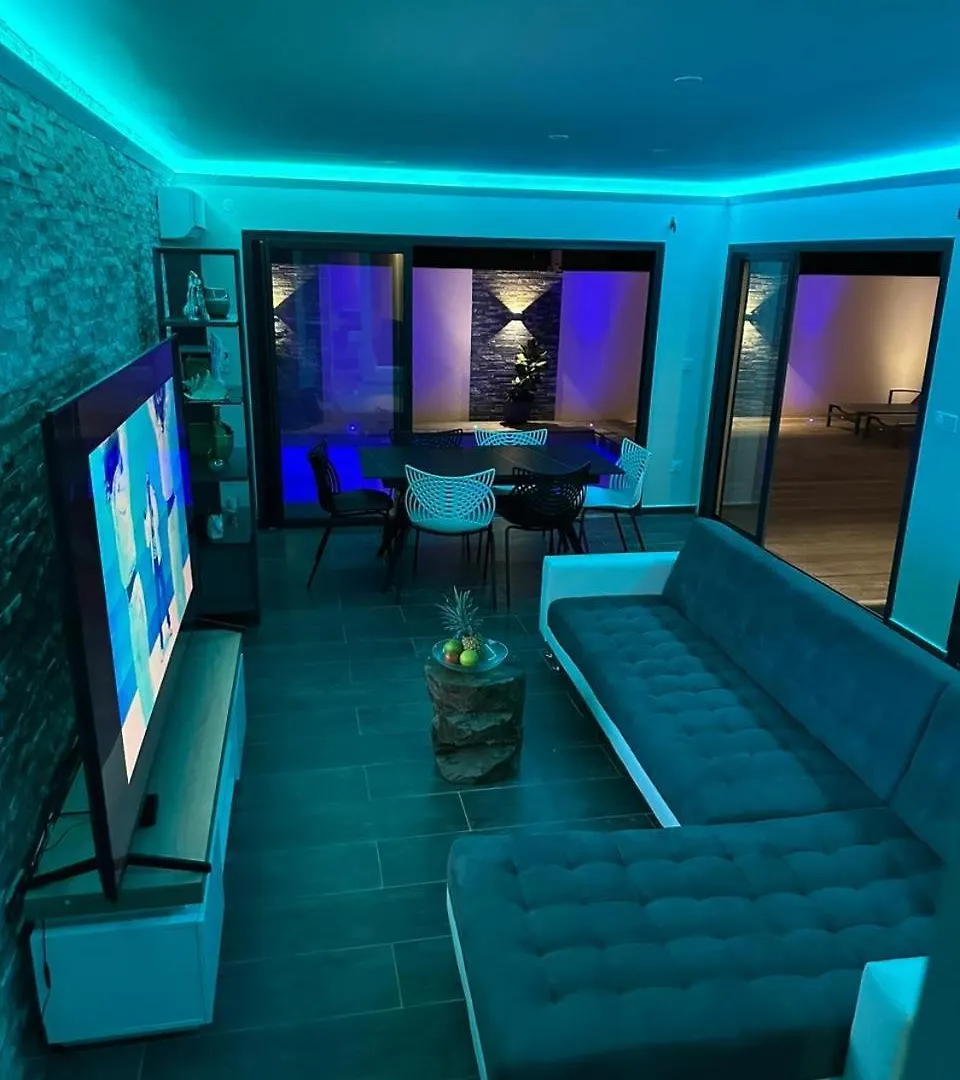 Les Villas Jasmin Standing Piscine Chauffee Jacuzzi 5 Ch 14 Pers Baie-Mahault