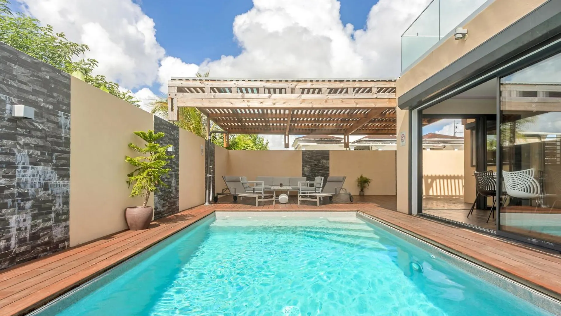 Les Villas Jasmin Standing Piscine Chauffee Jacuzzi 5 Ch 14 Pers Baie-Mahault