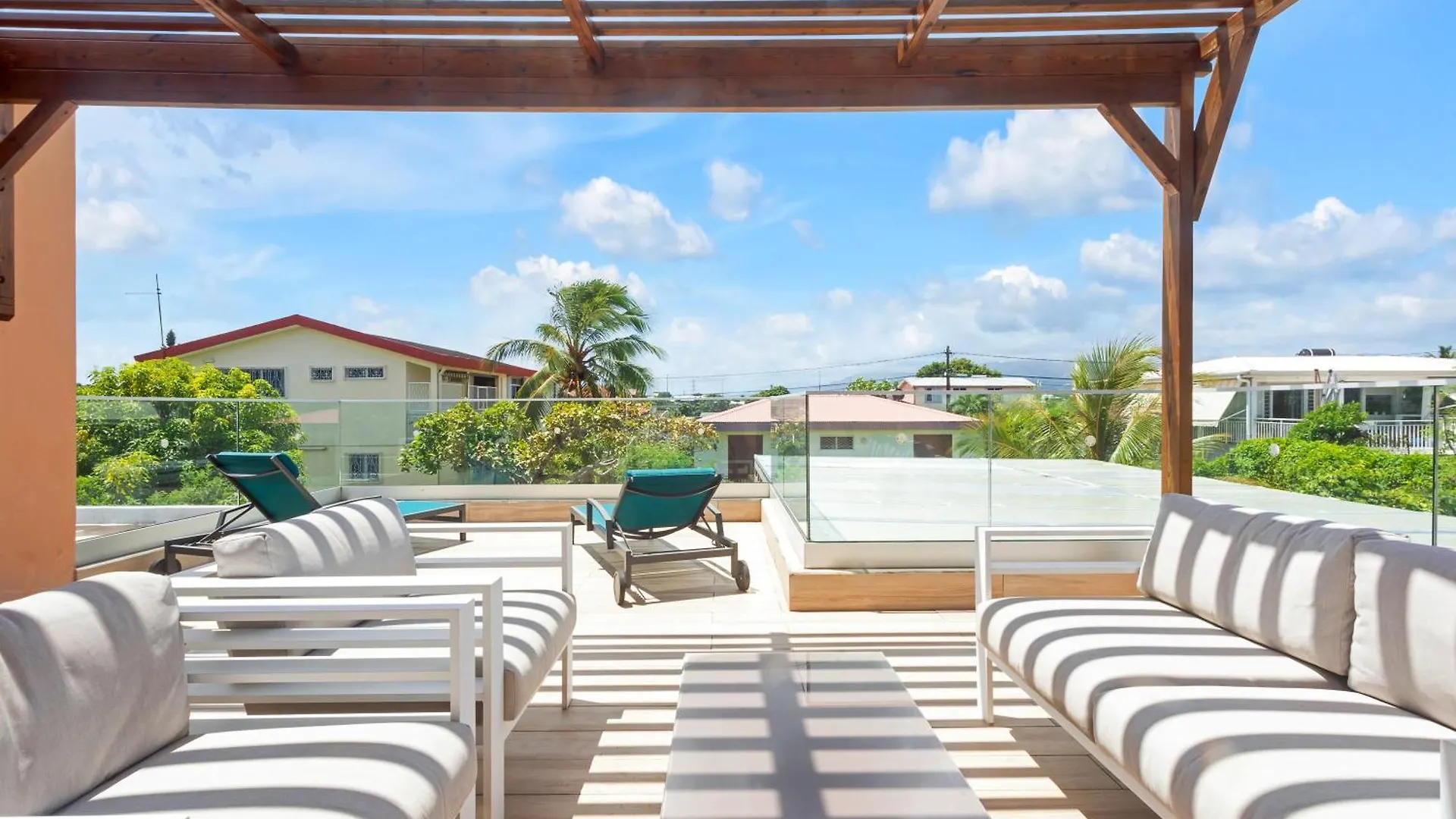 Les Villas Jasmin Standing Piscine Chauffee Jacuzzi 5 Ch 14 Pers Baie-Mahault